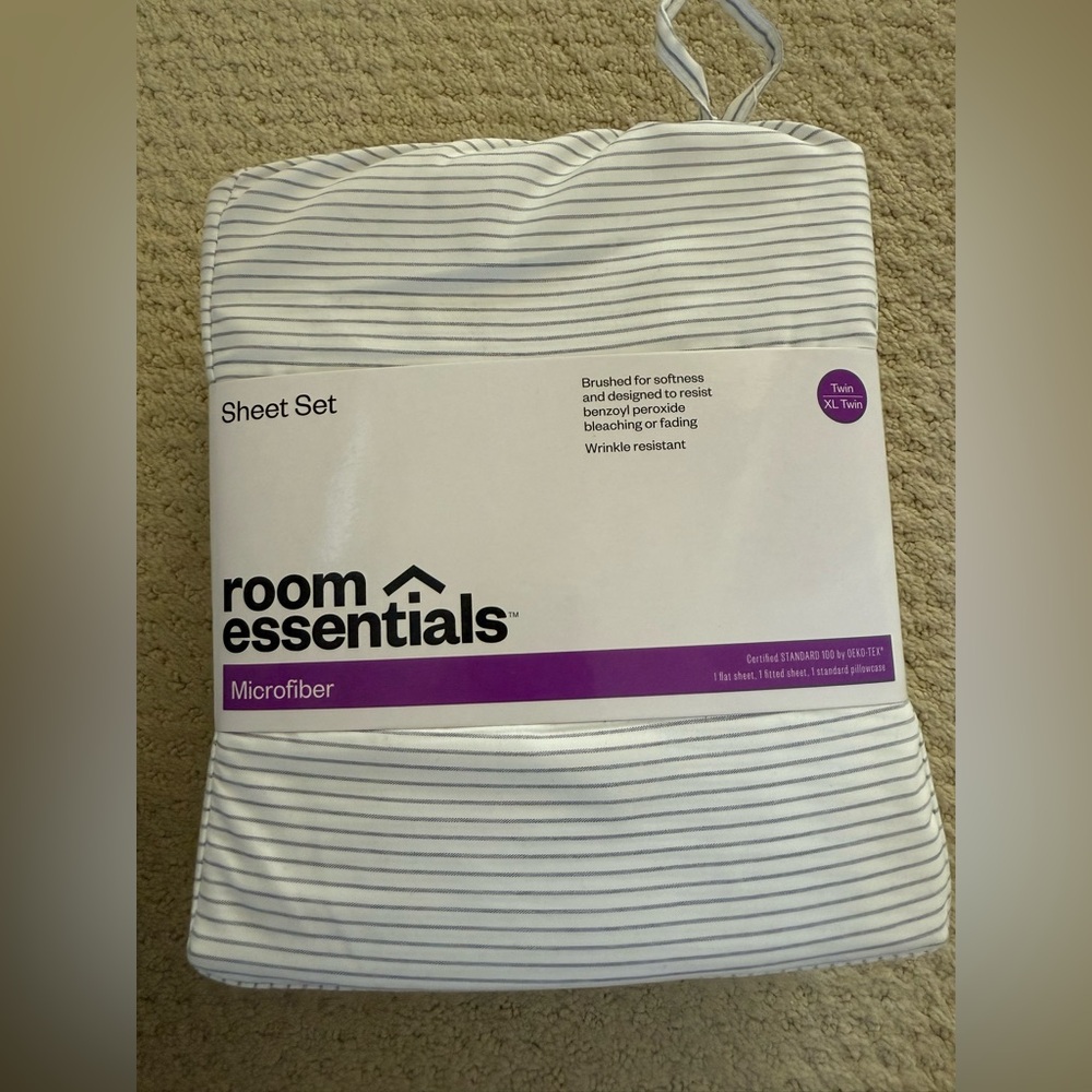 Room Essentials White and Gray Sheet Set